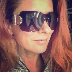 Dior women’s sunglasses with case